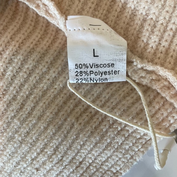 NWT CHYRII V Balloon Sleeve Sweater - Picture 12 of 14